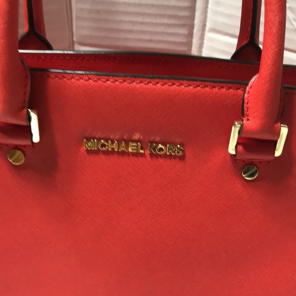 Michael kors satchel with crossbody strap and gold tone hardware. EUC - Picture 3 of 10